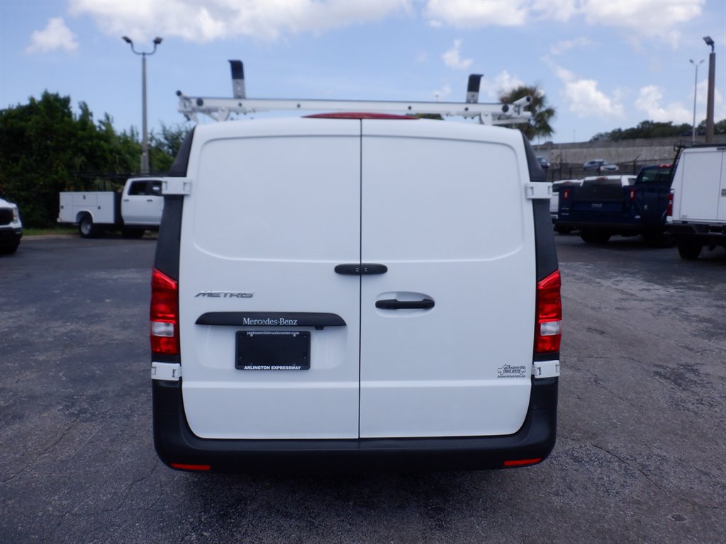 Used 2023 Mercedes-Benz Metris image 4