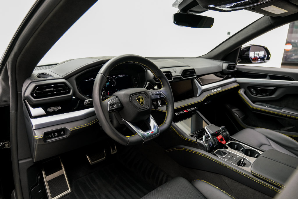 Used 2025 Lamborghini Urus SE AWD/4WD image 5