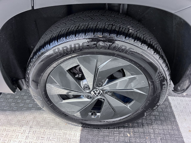 Certified 2025 Volkswagen Taos S FWD image 15