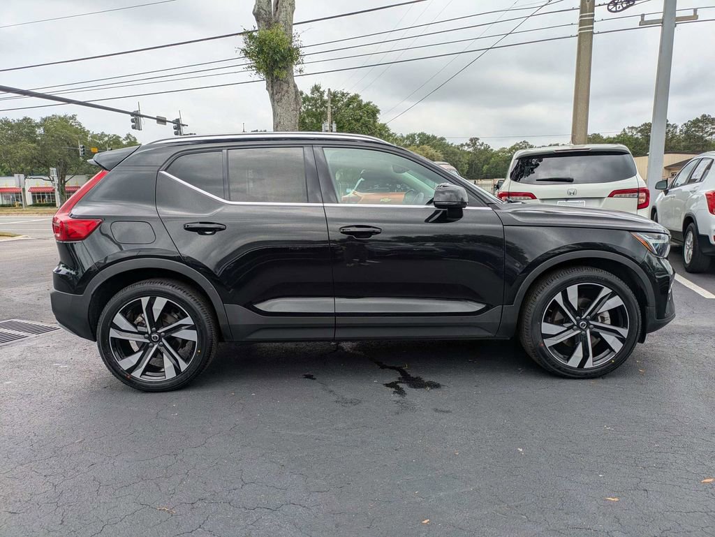 Certified 2023 Volvo XC40 B5 Plus w/ Protection Package Premier AWD/4WD image 7