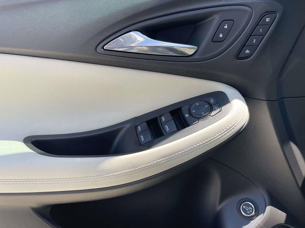 Used 2023 Buick Encore GX Essence w/ Experience Buick Package FWD image 16