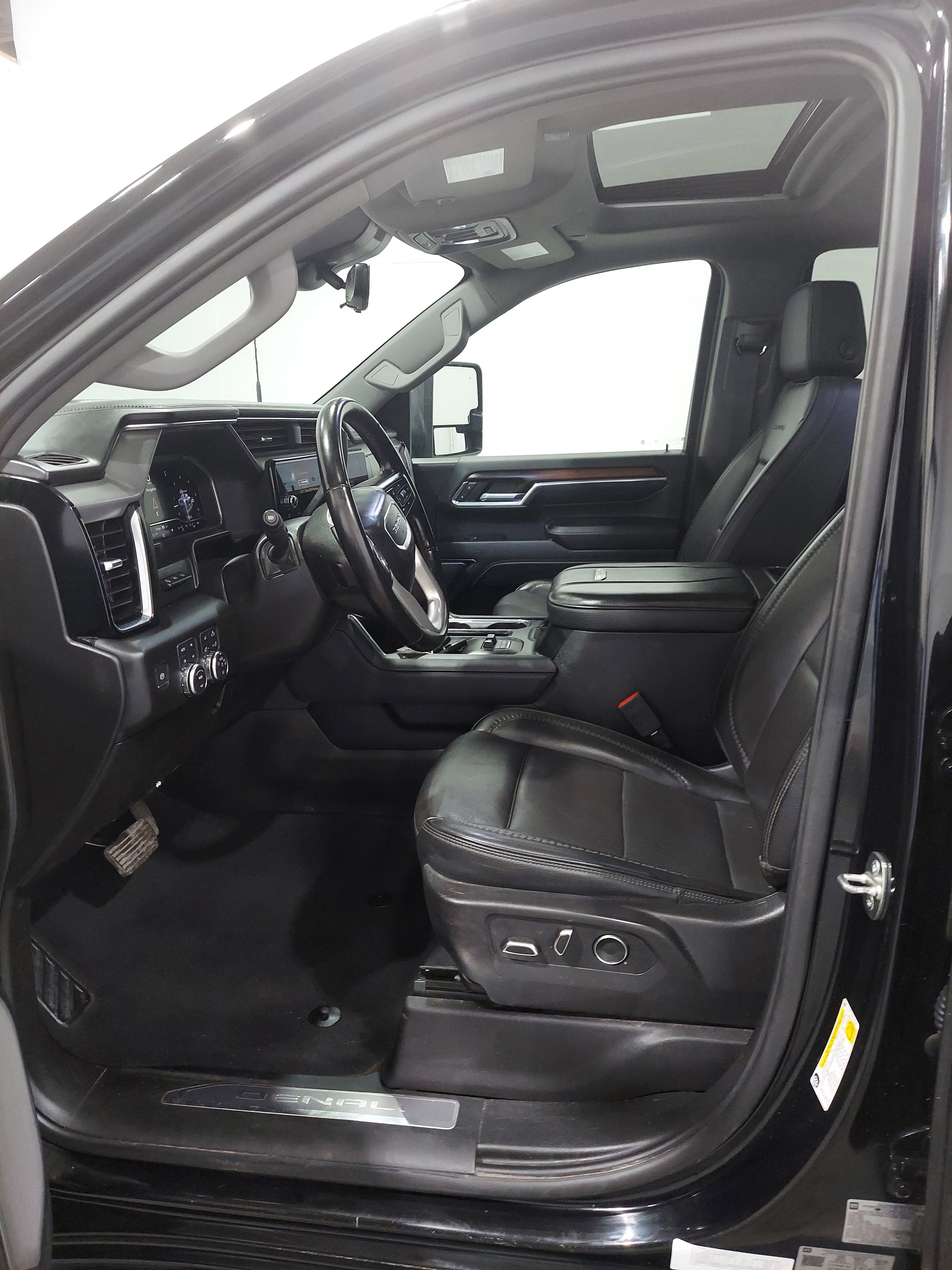 Used 2024 GMC Sierra 2500 Denali w/ Denali Reserve Package AWD/4WD image 14