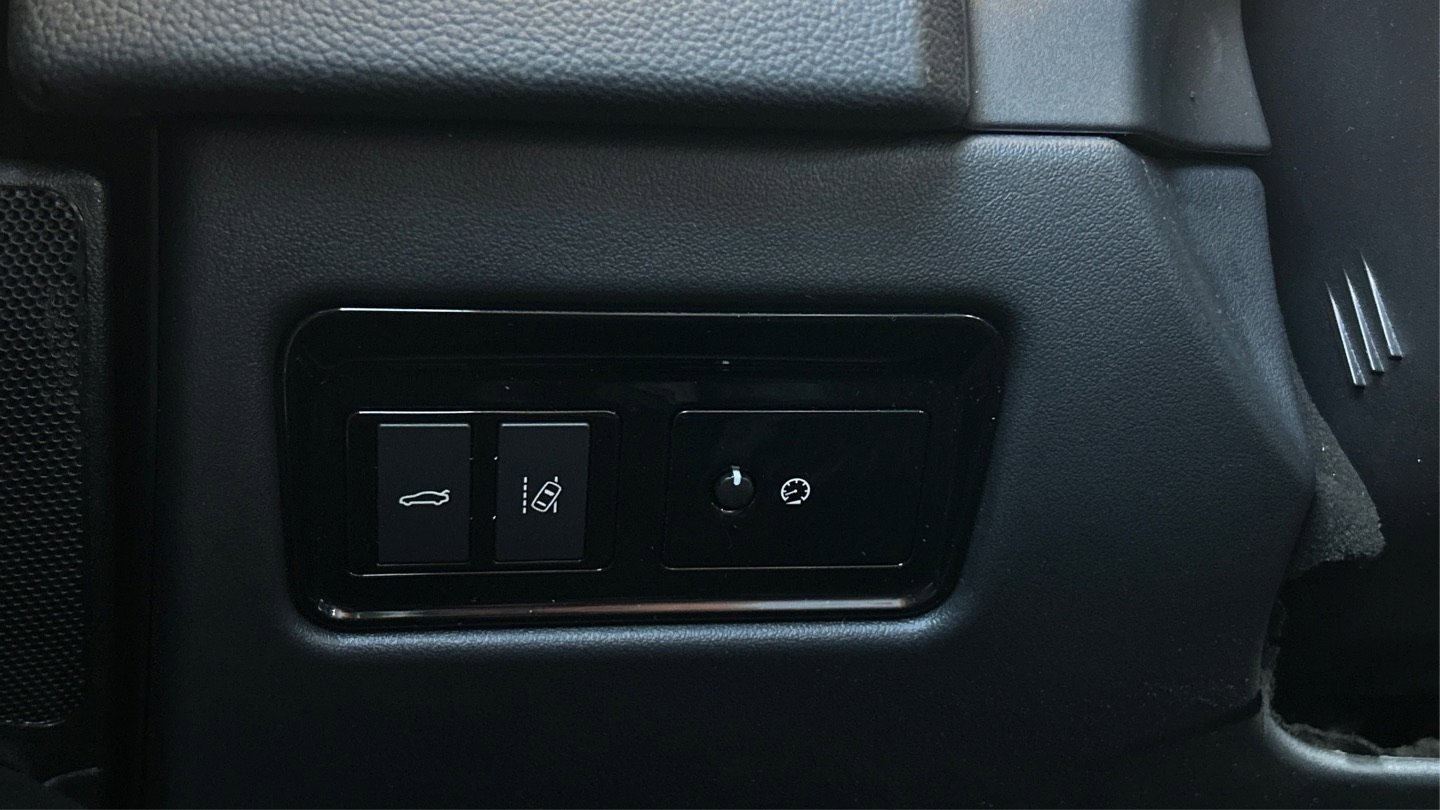 Used 2016 Jaguar XF R-Sport image 43