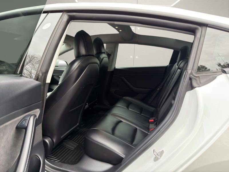 Used 2021 Tesla Model 3 Performance image 10