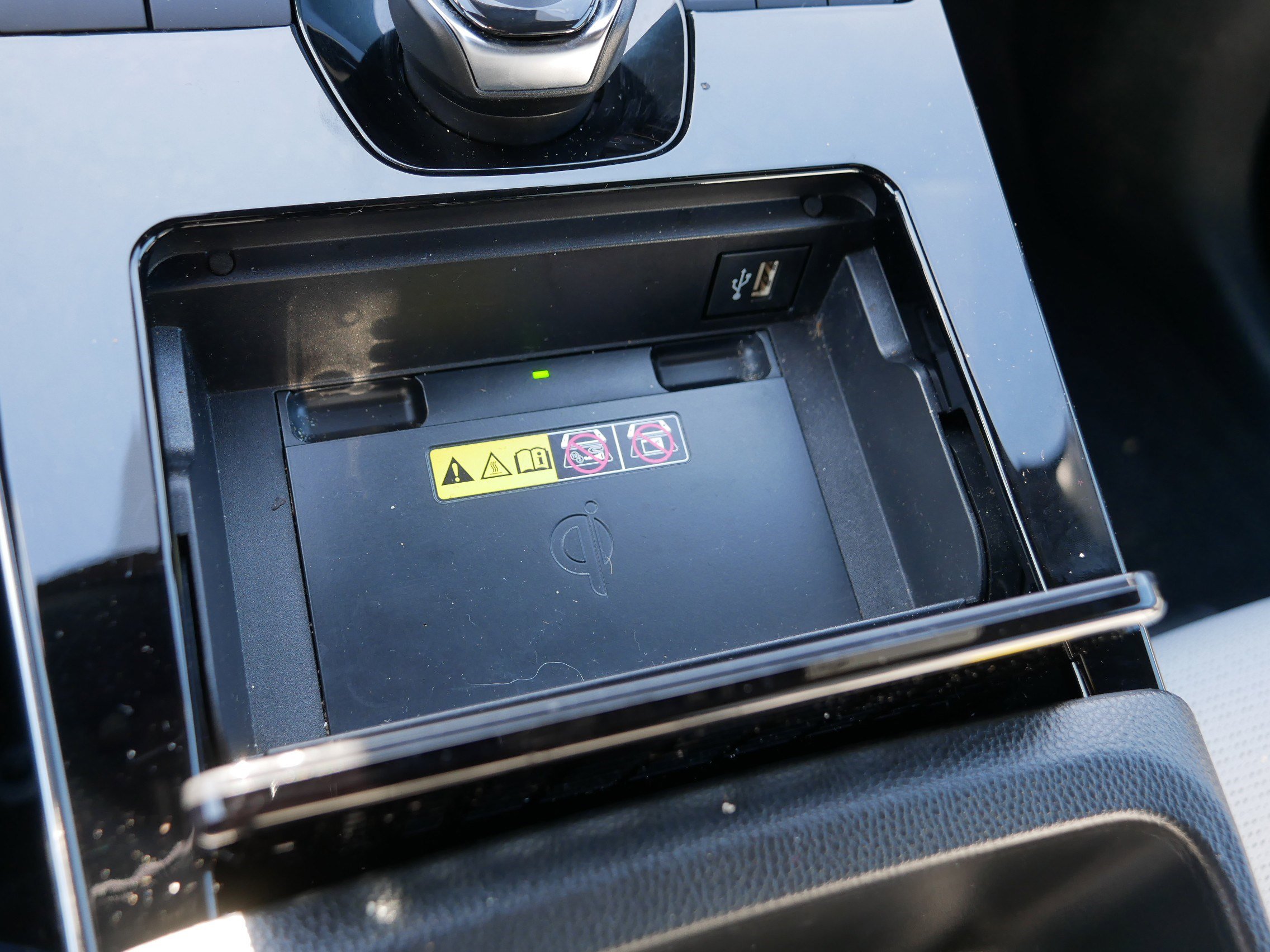 Used 2023 Subaru Solterra Limited image 32