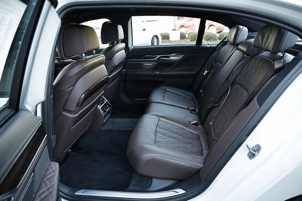 Used 2022 BMW 750i xDrive w/ Luxury Rear Seating Package image 28