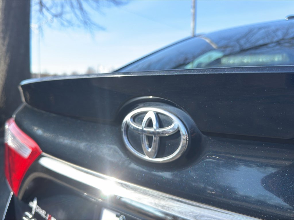 Used 2015 Toyota Camry XSE image 13