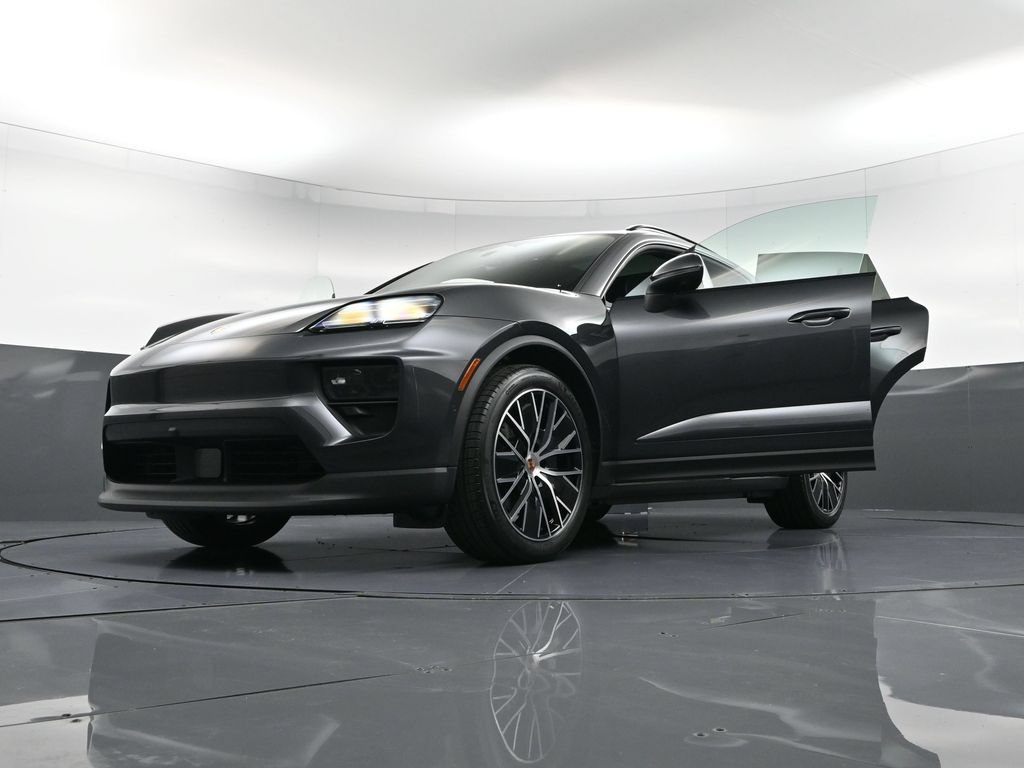 Certified 2025 Porsche Macan Electric RWD image 39