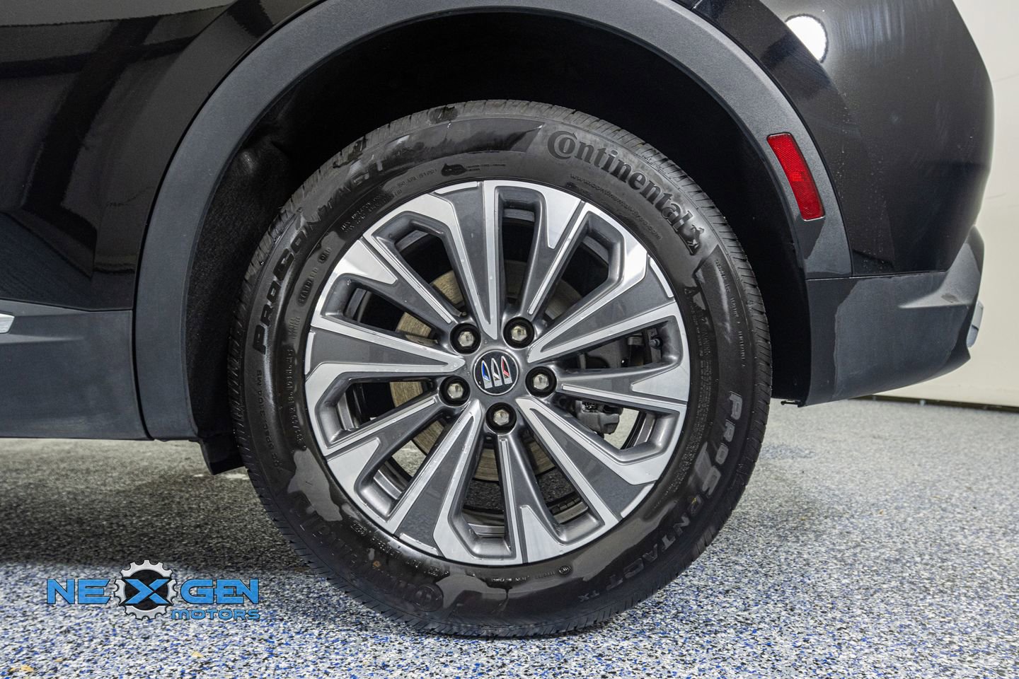 Used 2025 Buick Envision Preferred AWD/4WD image 42