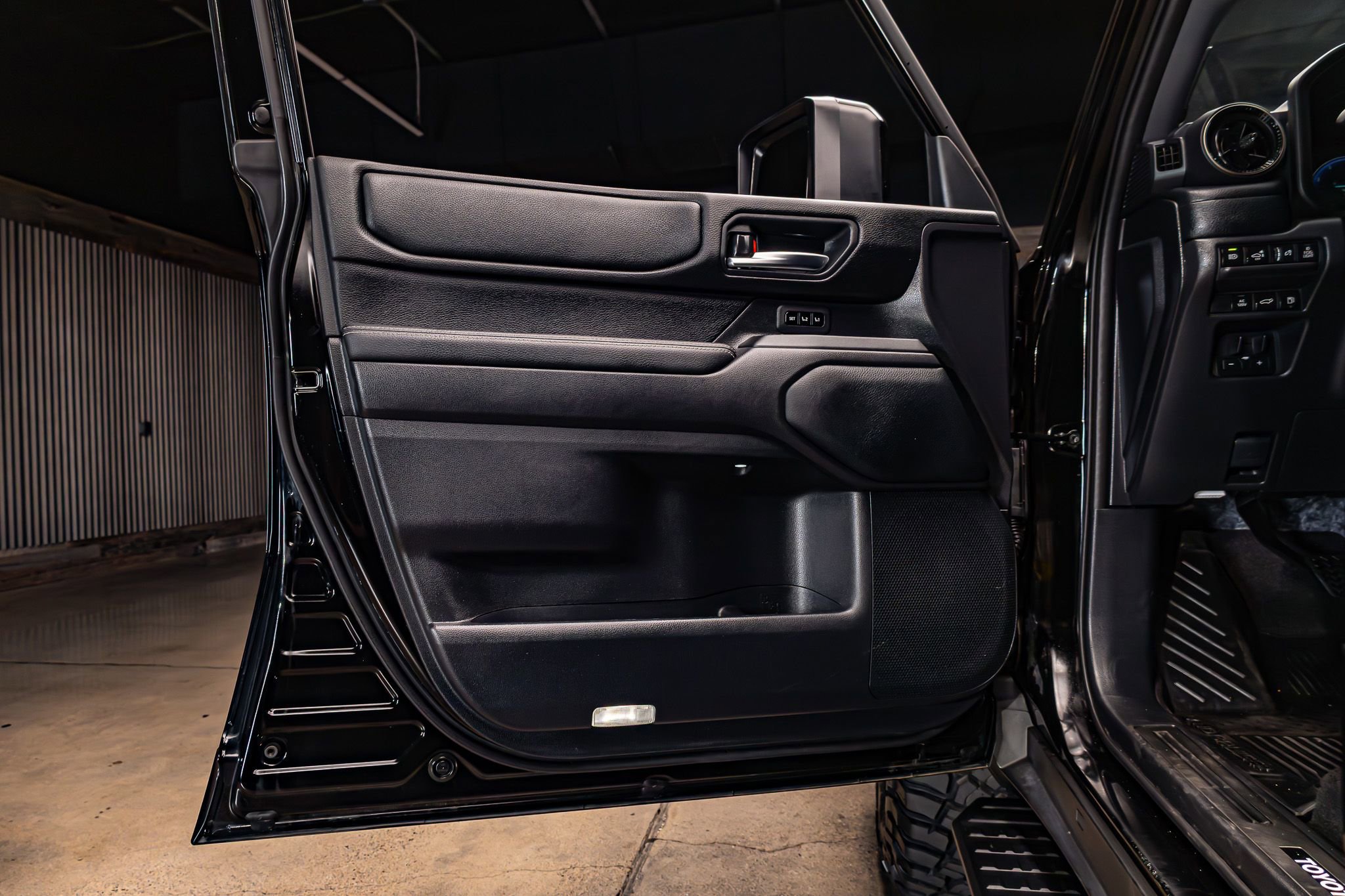 Used 2025 Toyota Land Cruiser image 29