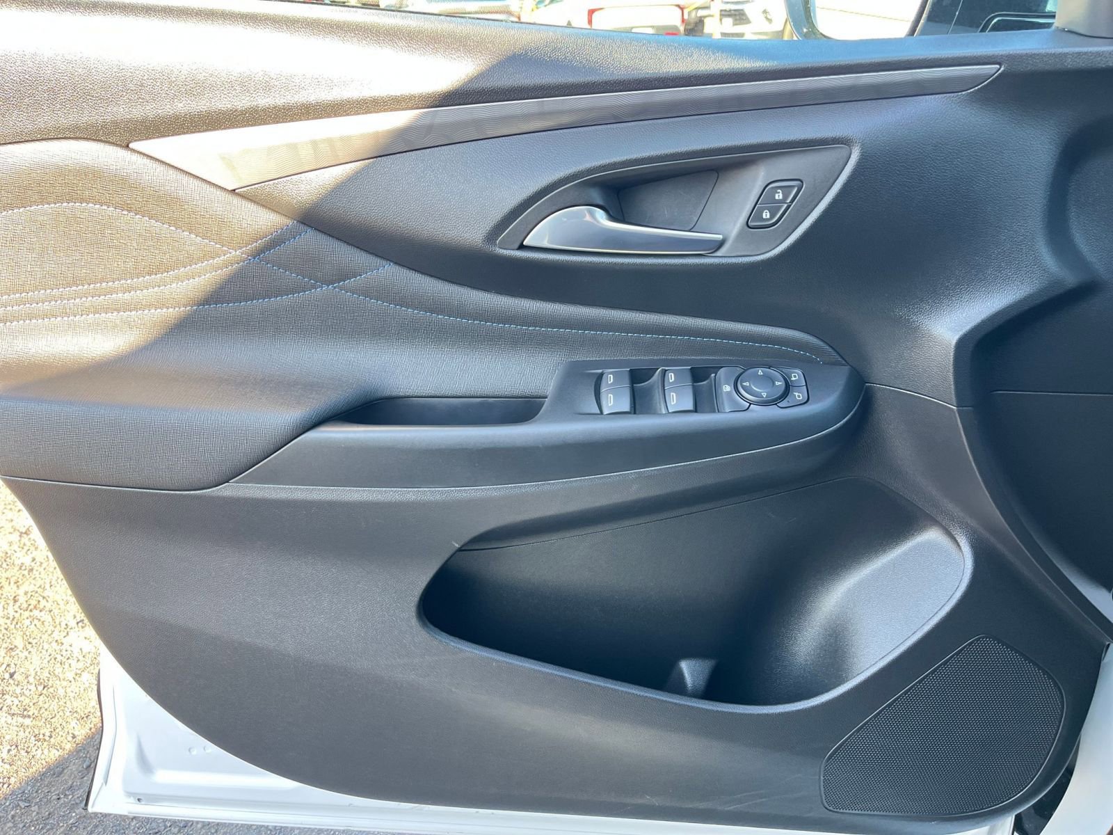 Used 2025 Buick Envista Sport Touring image 18