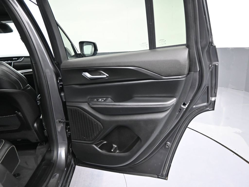 Used 2024 Jeep Grand Cherokee Altitude image 34