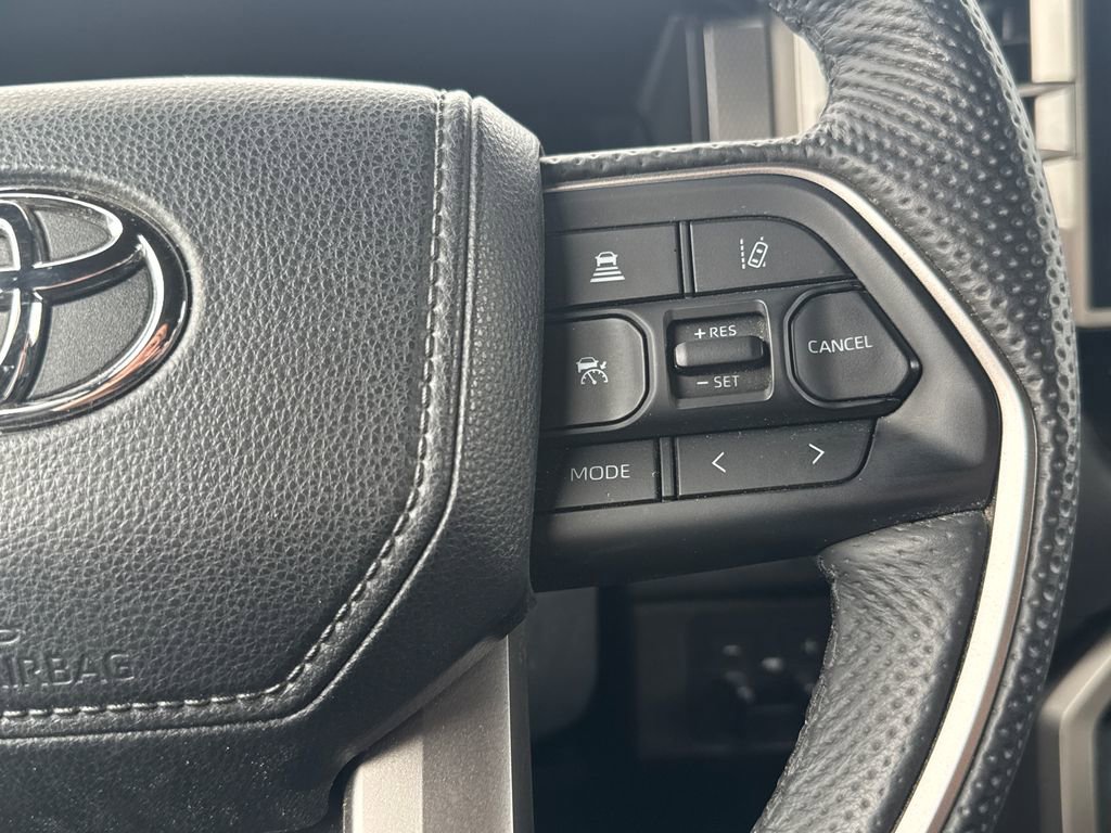Used 2025 Toyota Tundra Limited AWD/4WD image 21