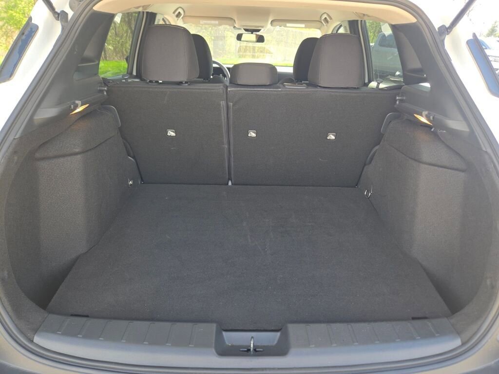 Used 2025 Nissan Kicks SV AWD/4WD image 14