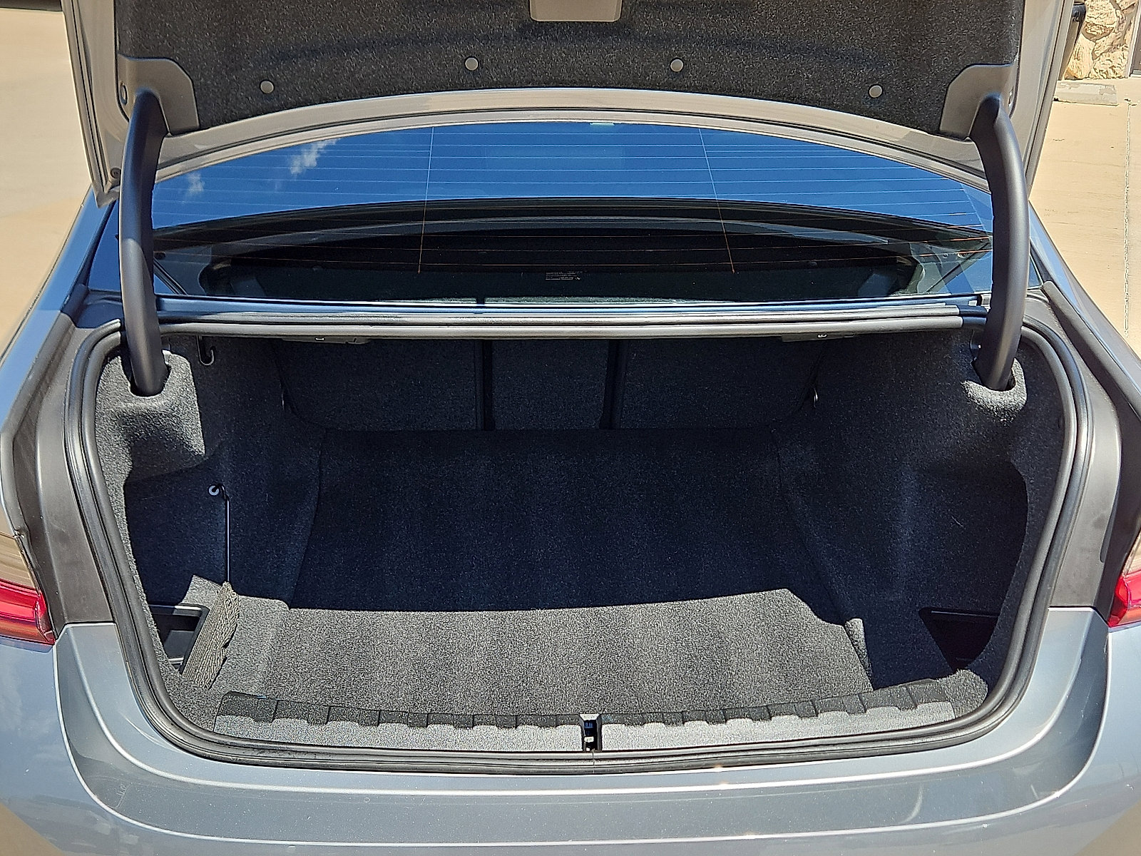 Used 2025 BMW 330i Sedan image 12