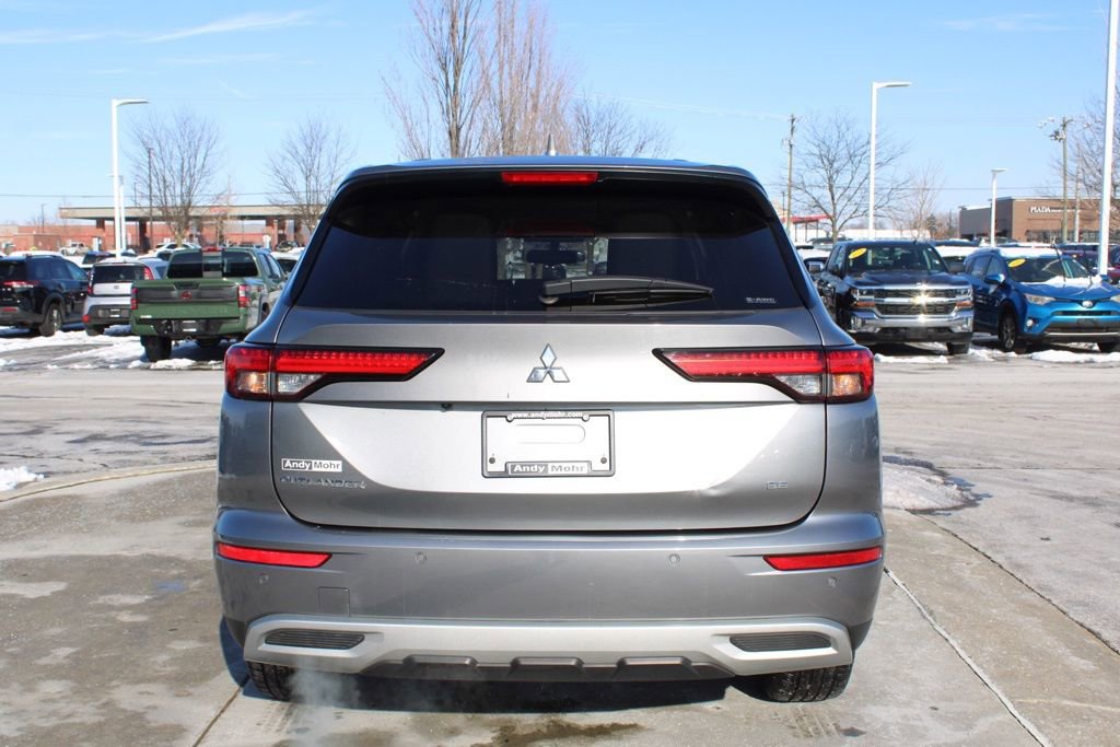 Used 2022 Mitsubishi Outlander SE image 8
