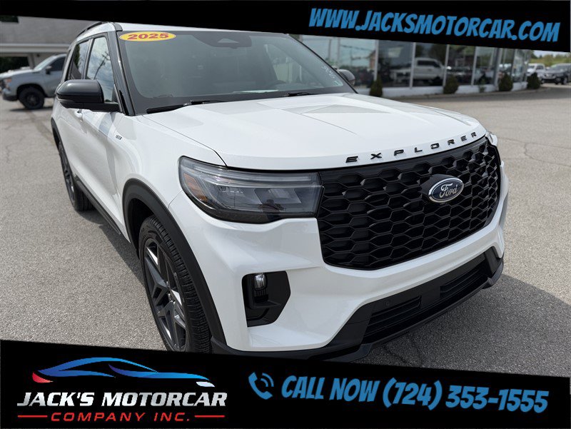 Used 2025 Ford Explorer ST-Line w/ ST-Line Street Pack AWD/4WD image 3
