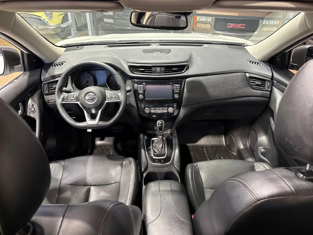 Used 2017 Nissan Rogue SL w/ SL Premium Package FWD image 18