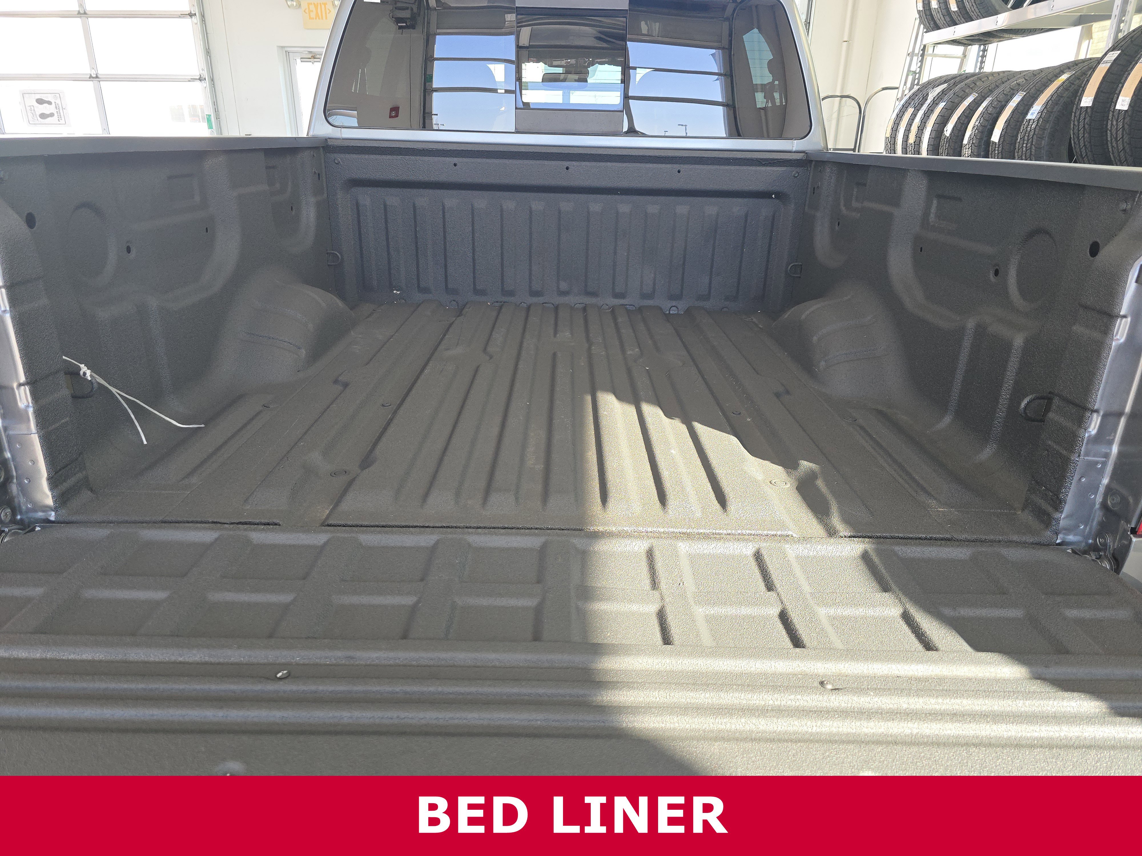 Used 2017 Nissan Titan SV RWD image 27