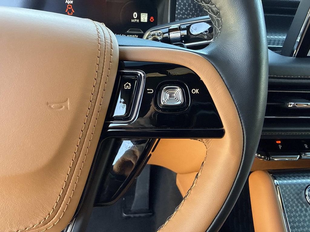 Certified 2024 Lincoln Aviator Black Label AWD/4WD image 31