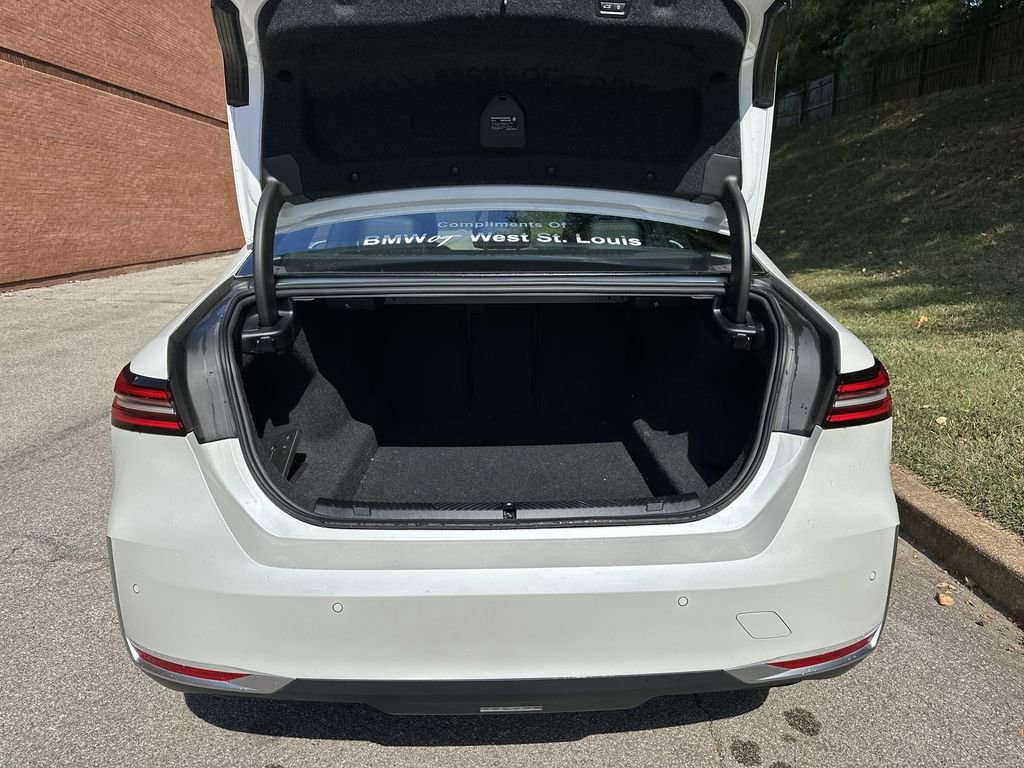 Used 2025 BMW 530i xDrive w/ Premium Package image 29