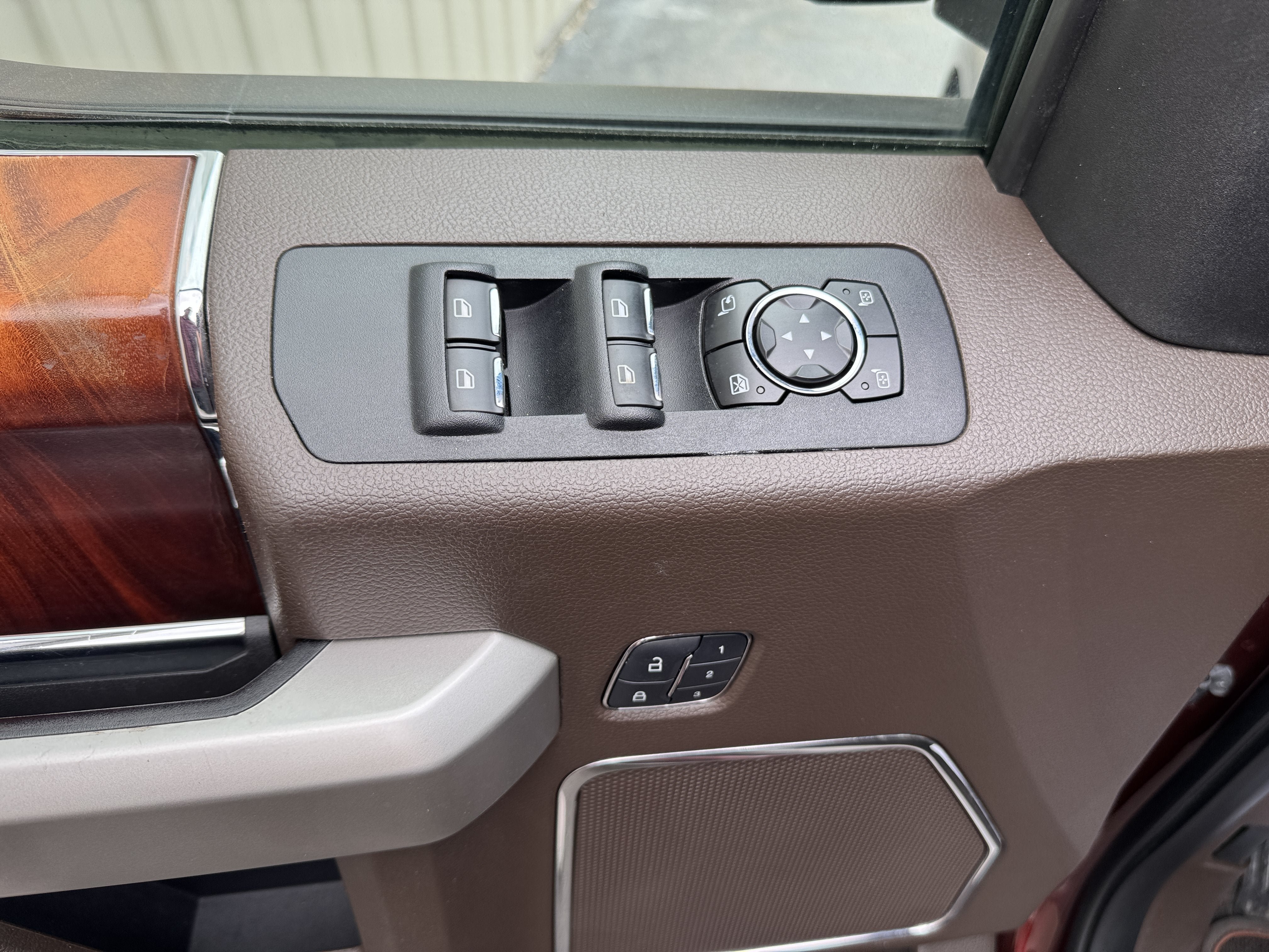 Used 2016 Ford F150 King Ranch w/ Equipment Group 601A Luxury AWD/4WD image 8