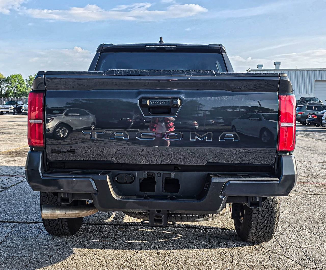 Used 2024 Toyota Tacoma TRD Off-Road image 5