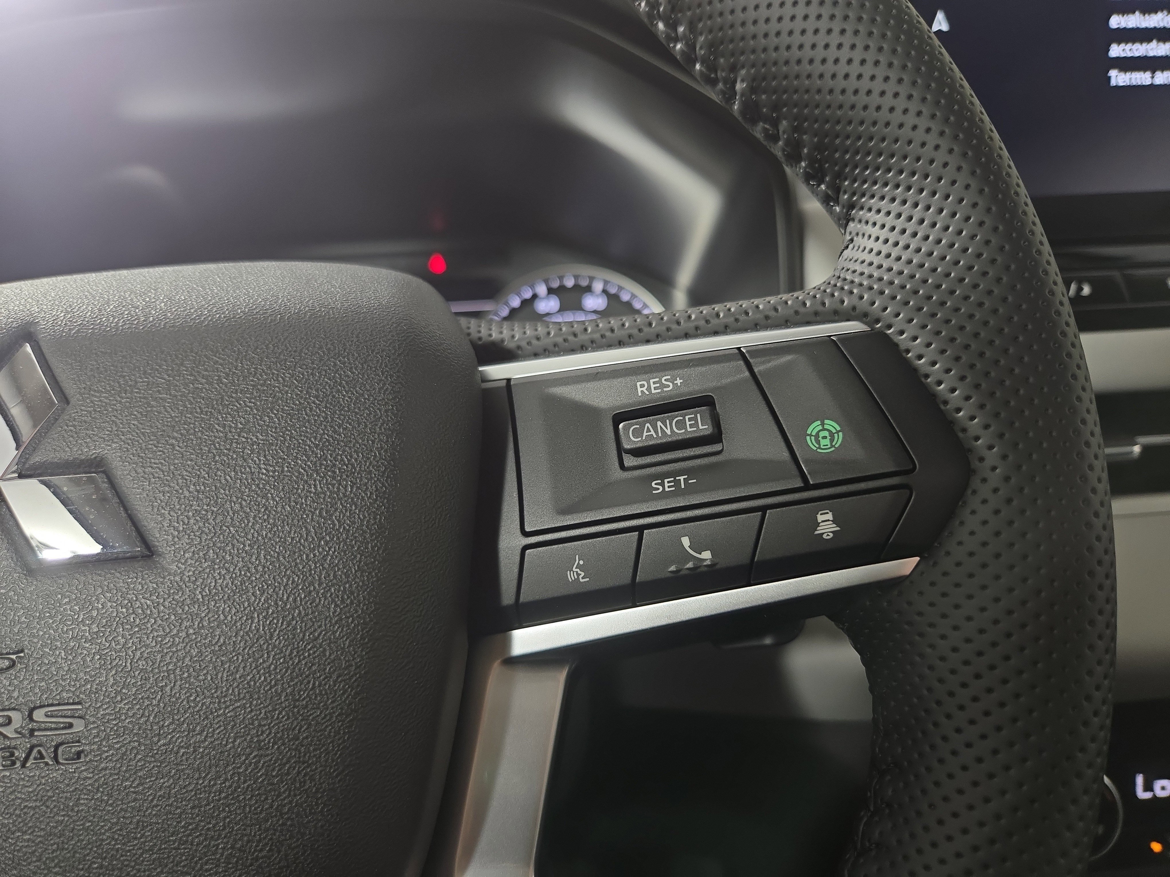 New 2025 Mitsubishi Outlander SE image 16