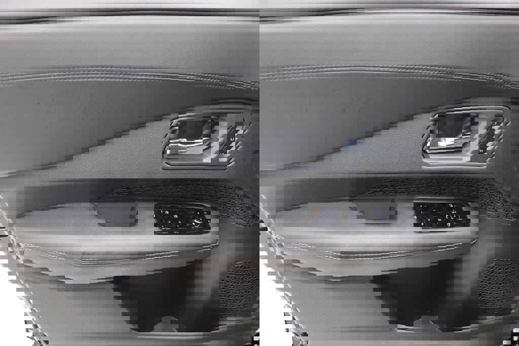 Used 2024 Nissan Ariya AWD image 16