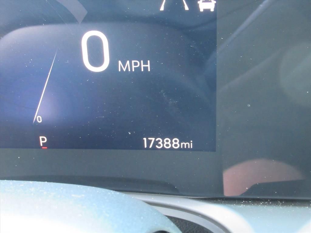 Used 2025 Buick Encore GX Avenir w/ Avenir Technology Package image 28