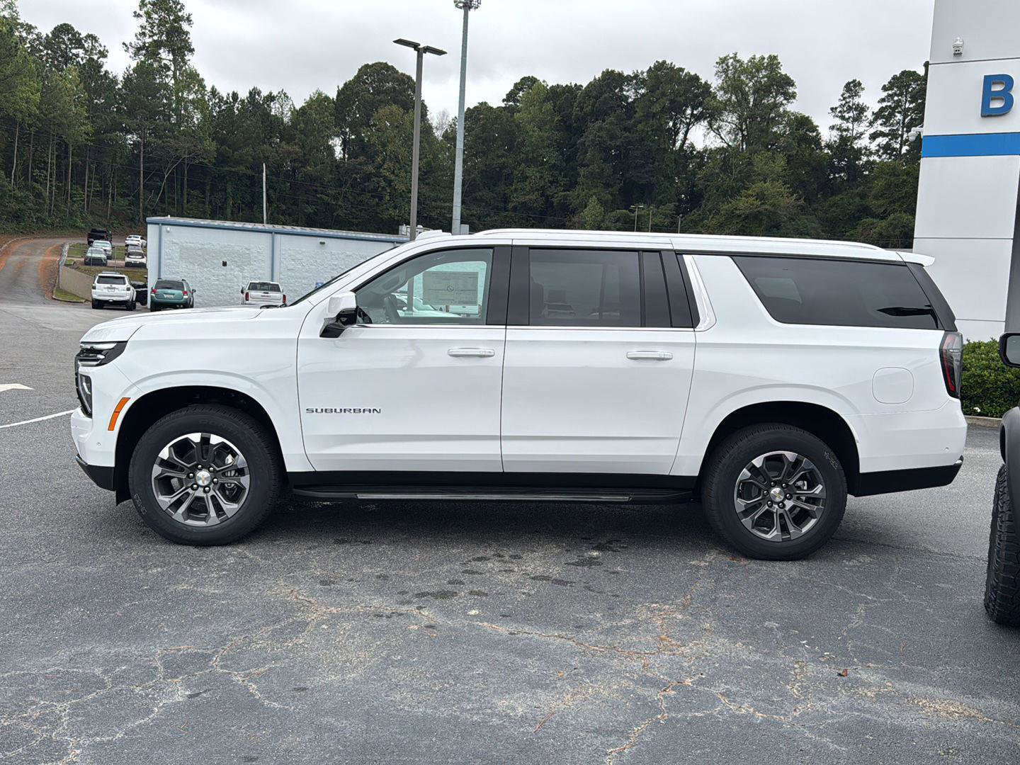 New 2026 Chevrolet Suburban LT image 3