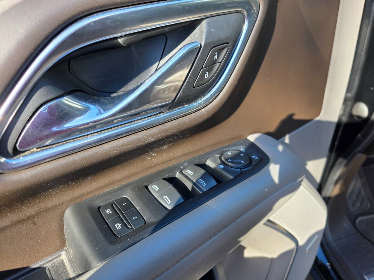 Used 2021 Chevrolet Suburban LT RWD image 10