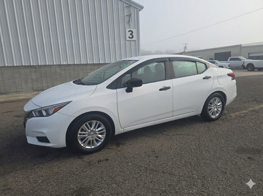 Used 2021 Nissan Versa S image 1