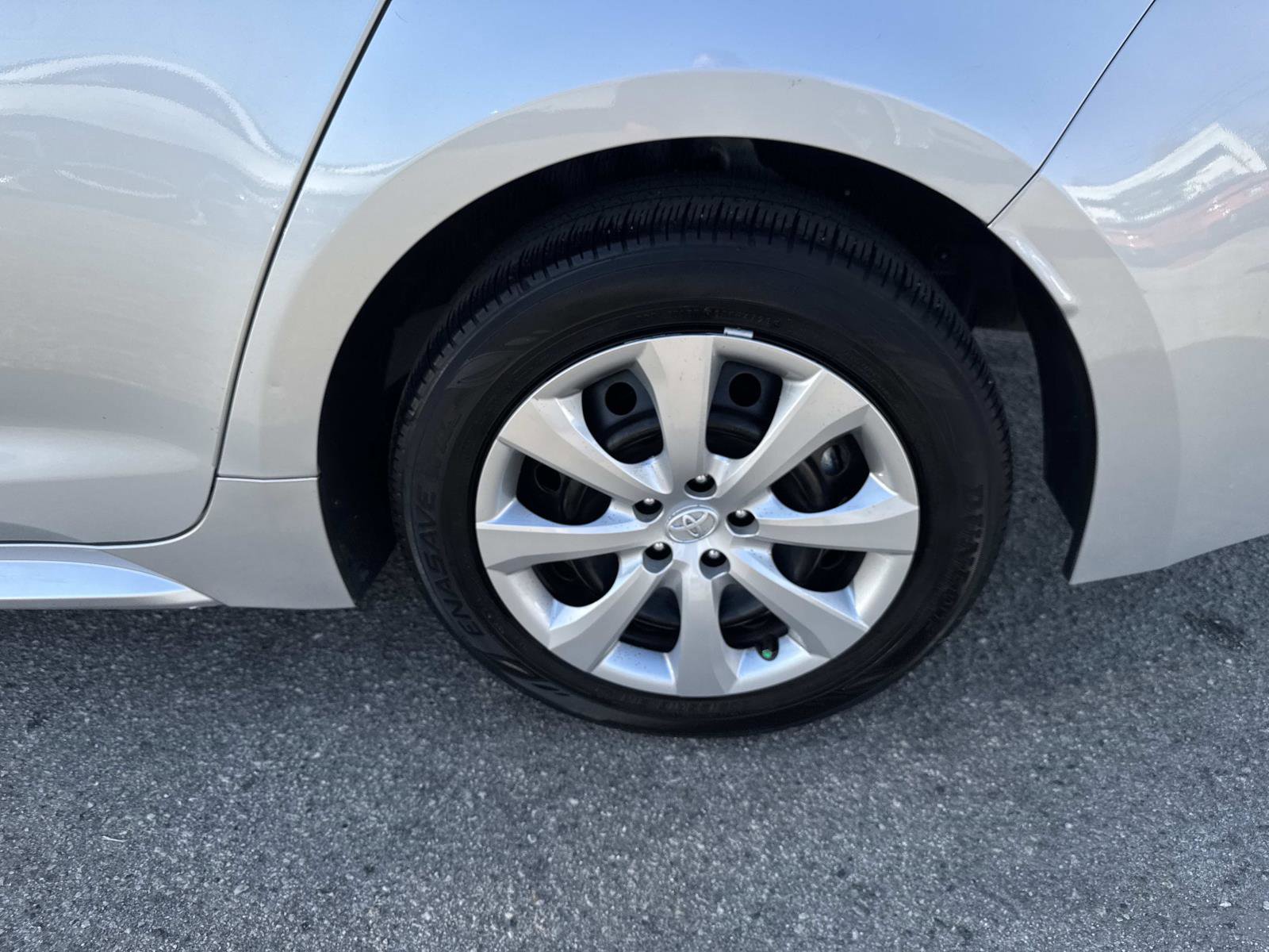 Used 2024 Toyota Corolla LE FWD image 5