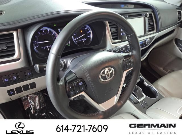 Used 2019 Toyota Highlander XLE AWD/4WD image 16