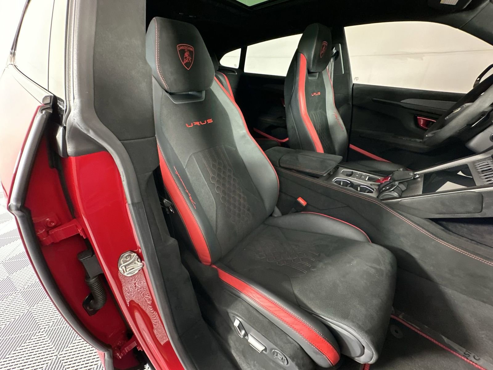 Used 2023 Lamborghini Urus Performante AWD/4WD image 27