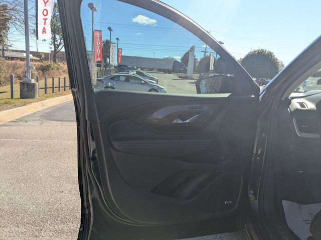 Used 2023 GMC Terrain Denali image 11