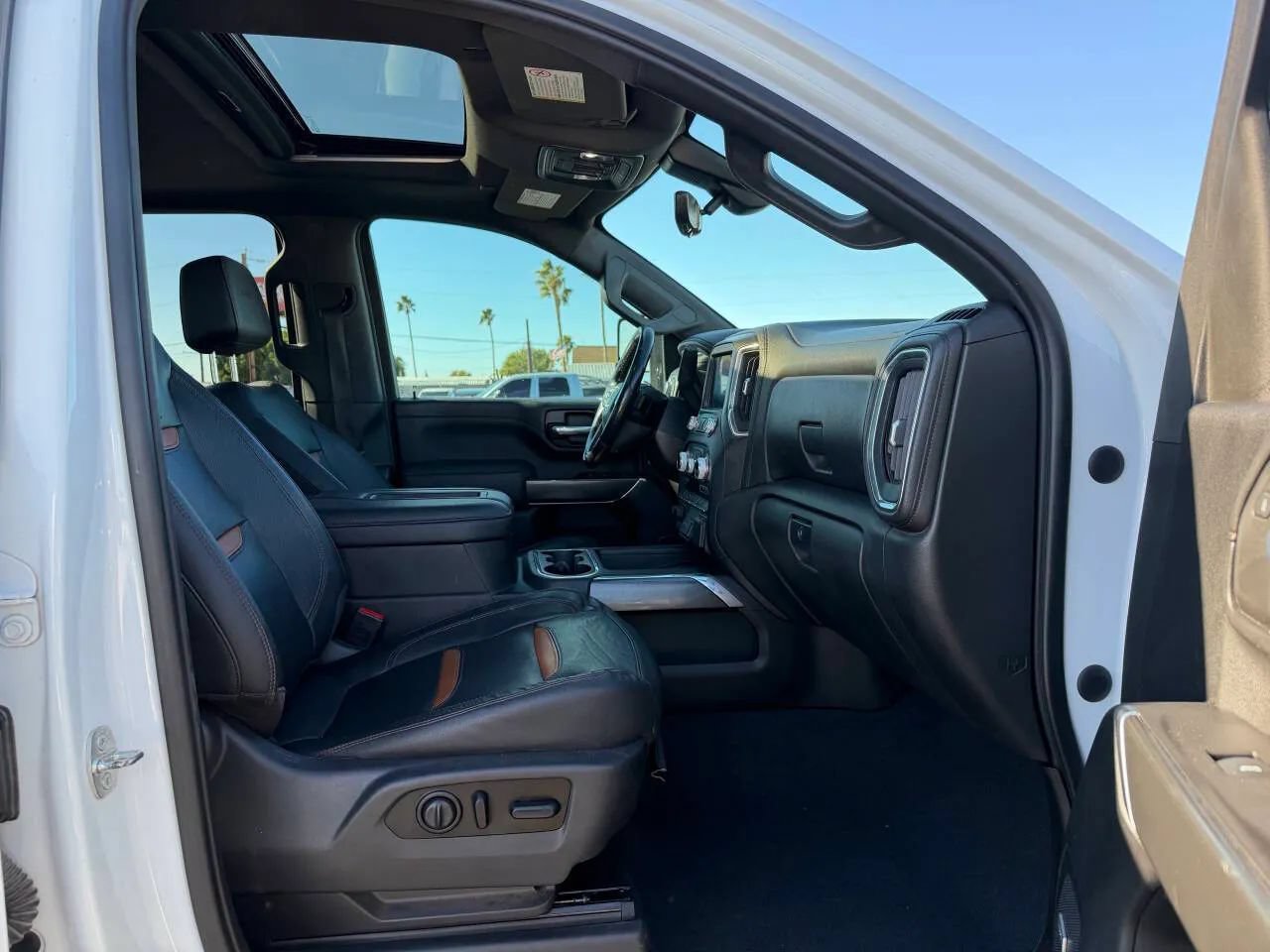 Used 2021 GMC Sierra 2500 AT4 w/ AT4 Premium Plus Package AWD/4WD image 31