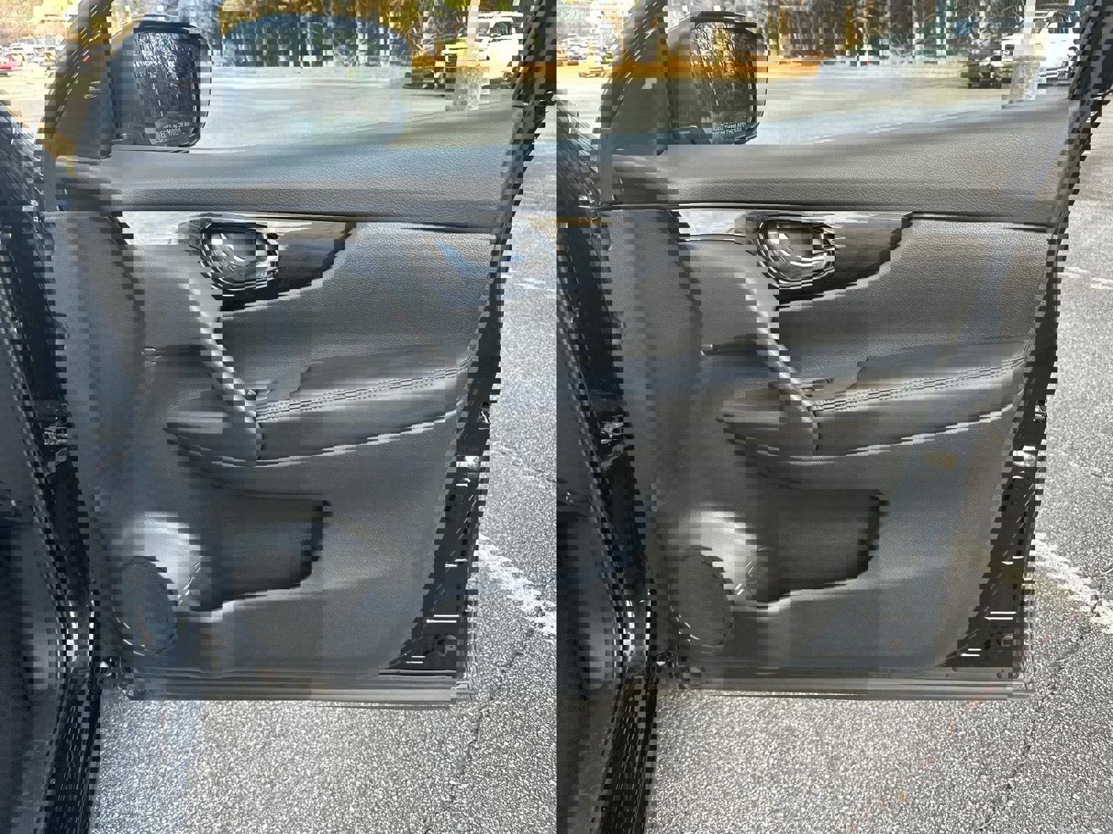 Used 2021 Nissan Rogue Sport SV w/ Technology Package image 14