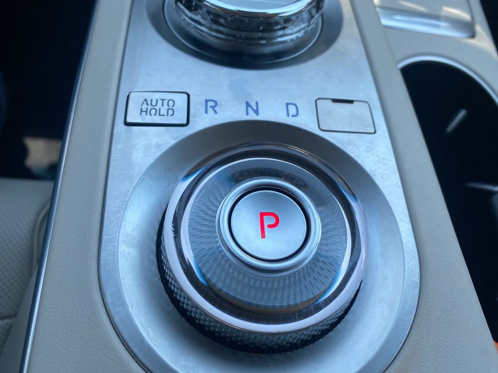 Certified 2022 Genesis GV70 2.5T AWD/4WD image 17