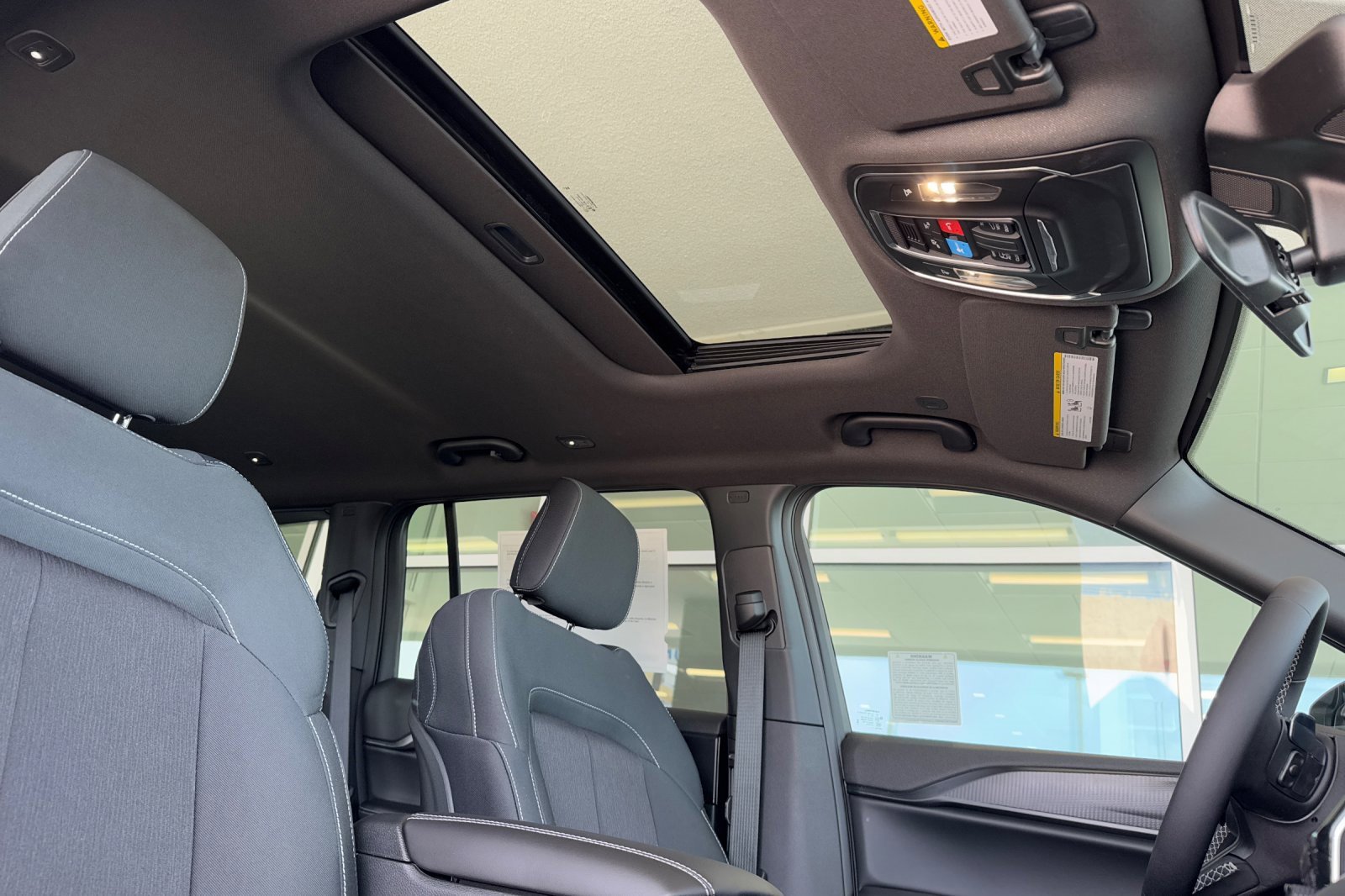 New 2025 Jeep Grand Cherokee L Laredo image 15