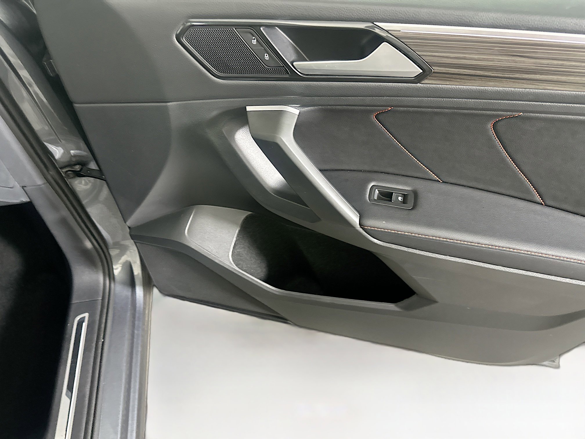 Used 2024 Volkswagen Tiguan Wolfsburg Edition image 30