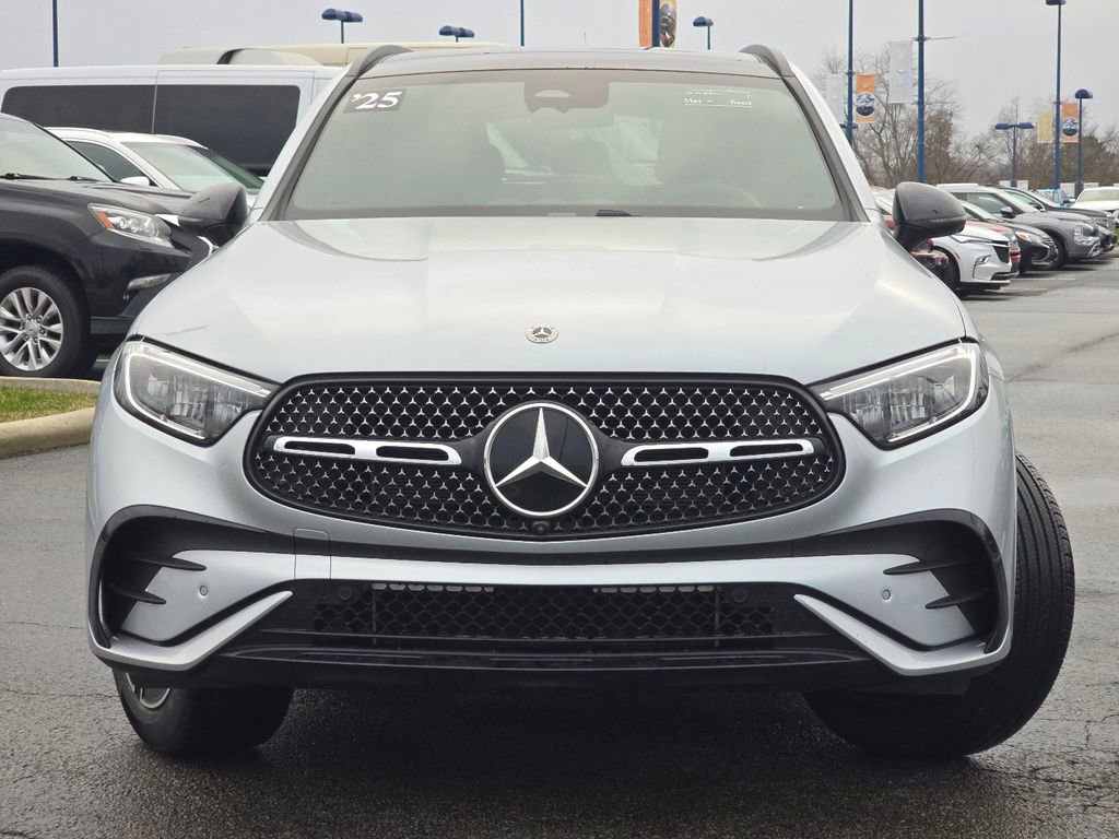 Used 2025 Mercedes-Benz GLC 300 4MATIC image 11