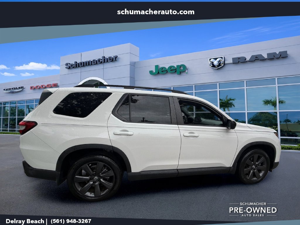 Used 2025 Honda Pilot Sport image 7