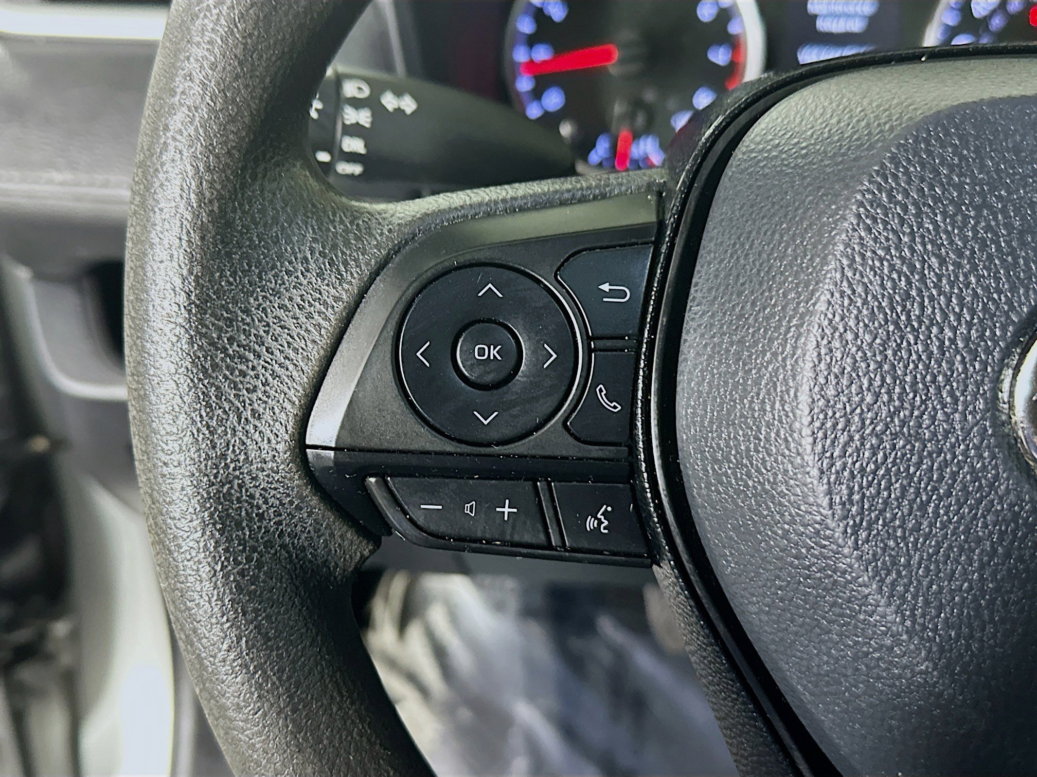 Used 2021 Toyota RAV4 LE FWD image 16