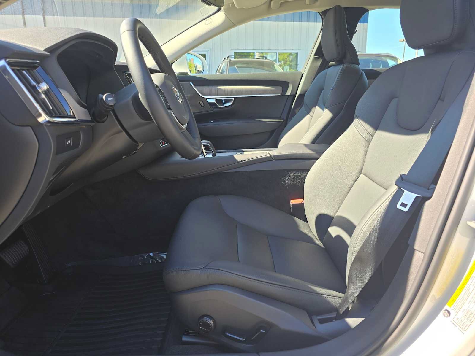 Used 2025 Volvo S90 B6 Plus w/ Protection Package Premier AWD/4WD image 19