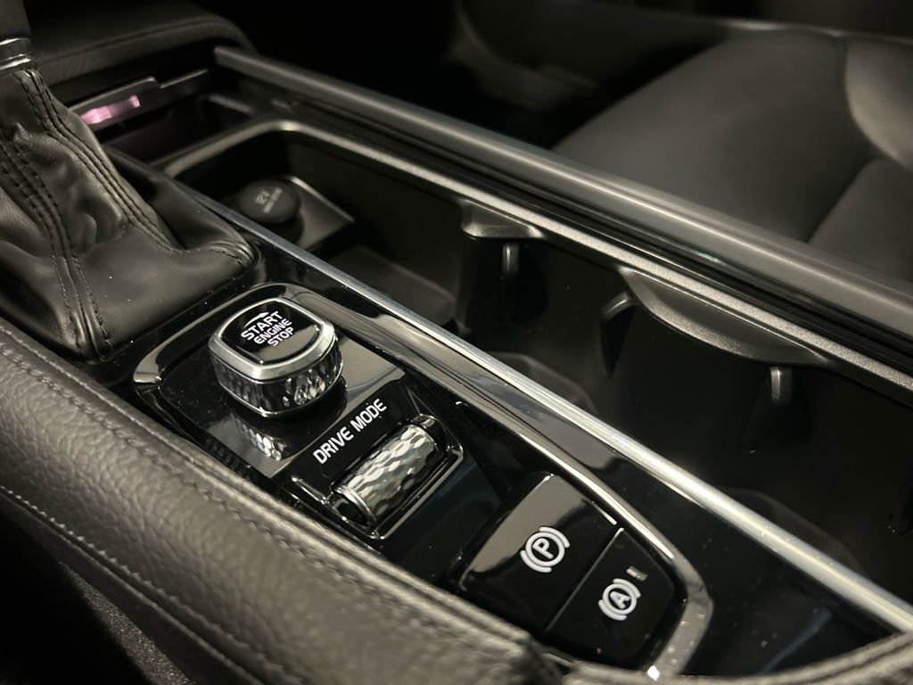 Used 2020 Volvo S90 T6 Momentum w/ Protection Package Premier image 20
