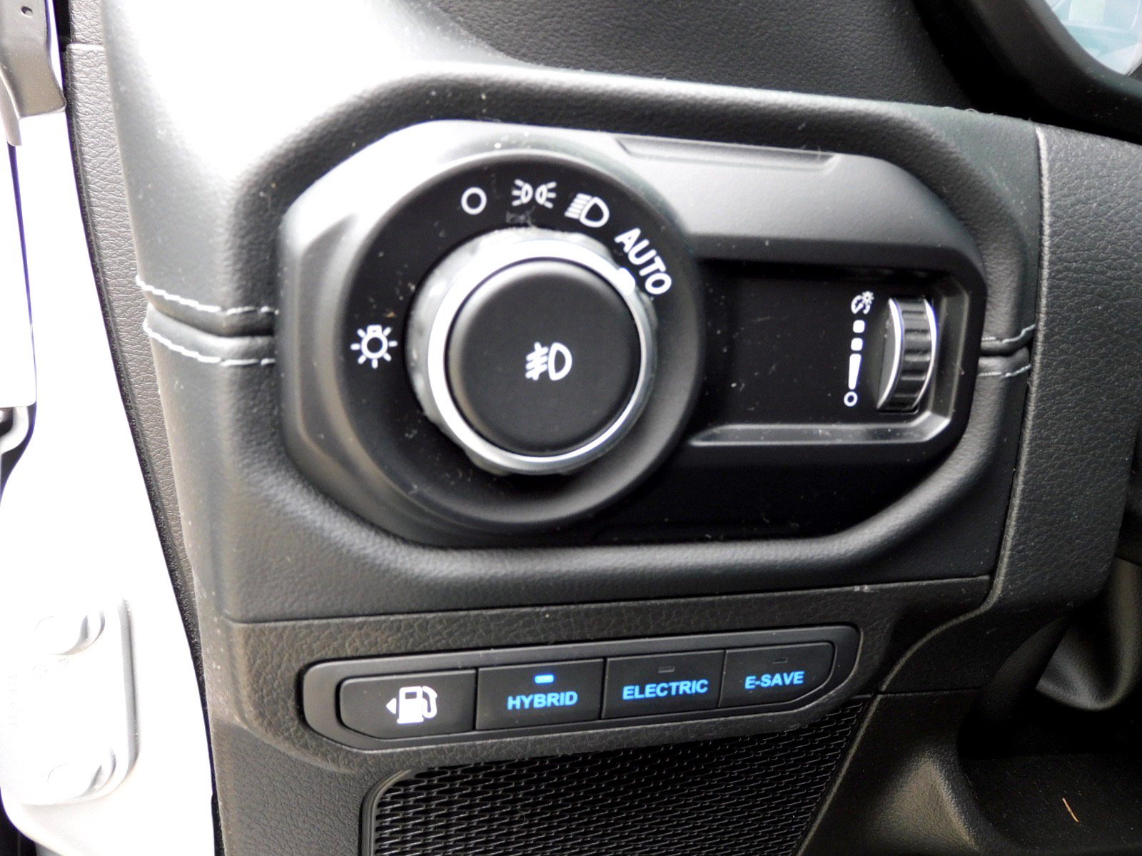 Used 2024 Jeep Wrangler High Altitude AWD/4WD image 23