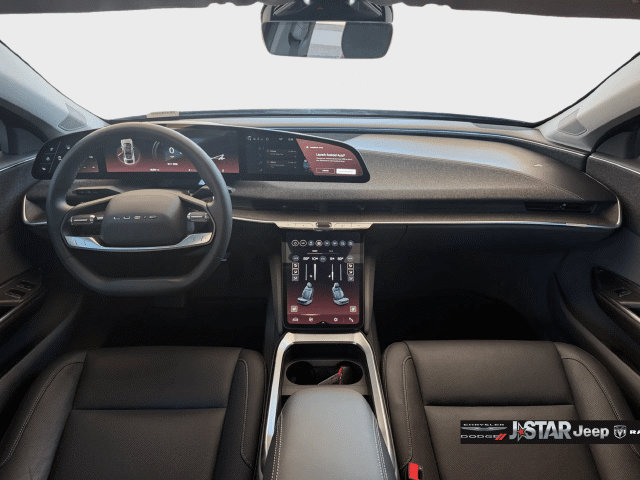 Used 2025 Lucid Air Pure RWD image 9