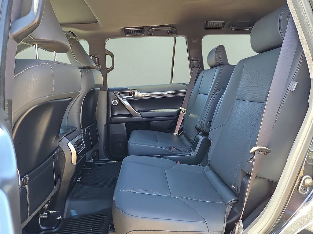 Used 2023 Lexus GX 460 Premium w/ Accessory Package image 15